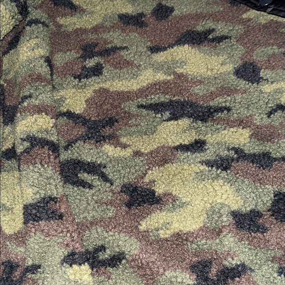 Old Navy Men's Dark Puffer Jacket - Picture 6 of 7